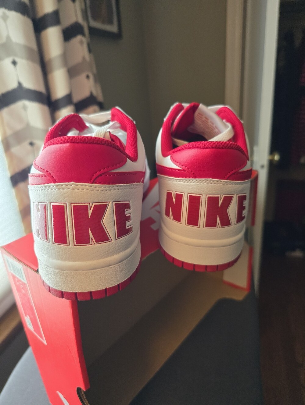 11.5 Mens BIG NIKE lows Red & White Sneakers (NEW) Damage Box - Picture 5 of 8